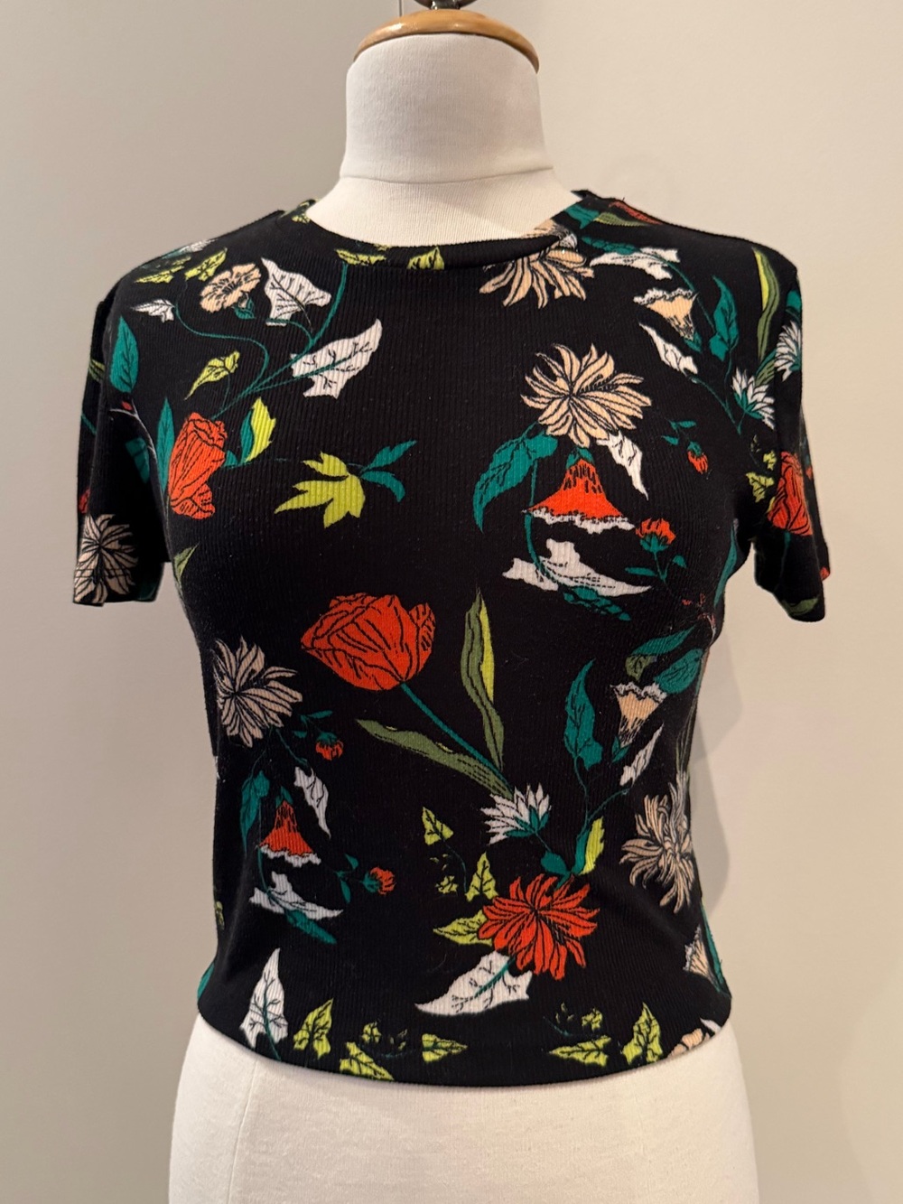Zara Black Short Sleeve Ribbed Floral Knit Tee with Red and Green Accents